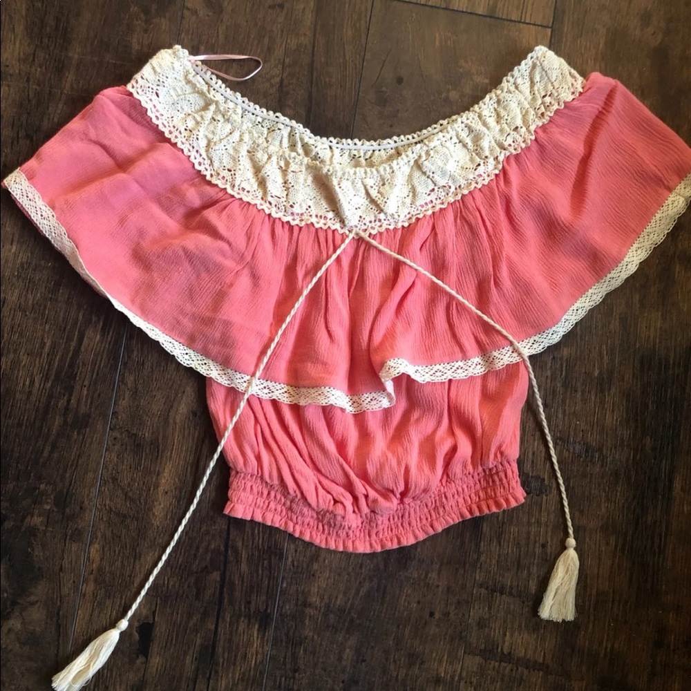 Off the shoulder crop